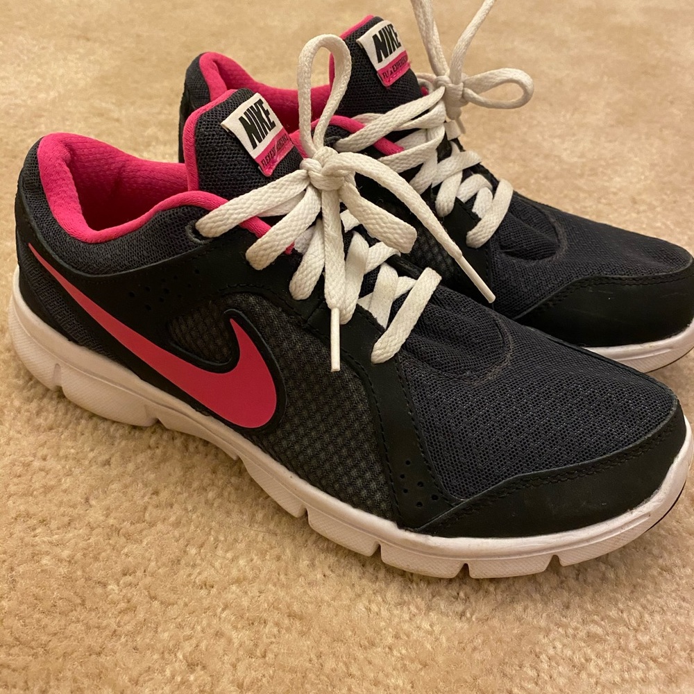 Nike Sneakers Size 6.5 youth (7.5-8 in woman)